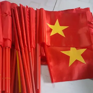 Nếu bạn đang muốn trang trí cho ngôi nhà của mình những chiếc cờ Việt Nam chính hãng, thì không thể bỏ qua phụ kiện trang trí cờ Việt Nam chính hãng. Với giá cả cạnh tranh và chất lượng đảm bảo, bạn sẽ có thể sở hữu những chiếc cờ Việt Nam đẹp và độc đáo để tôn vinh nét đẹp văn hóa và truyền thống của đất nước.
