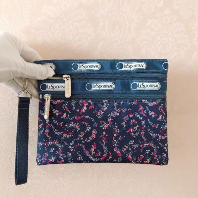 Lesportsac 2023 กระเป๋าถือแฟชั่นผู้หญิงกระเป๋าใบเล็กกระเป๋าเครื่องสำอางสามารถใส่สมุดทะเบียนบ้านหนังสือเดินทางได้