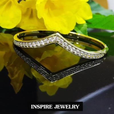 INSPIRE JEWELRY กำไลเพชรเรียงเม็ดครึ่งวง ทรงฟรีฟอร์มดีไซด์ ขนาดวงในกว้าง 5x5.5cm เปิดปิดง่าย งานเพชรCZ งานจิวเวลลี่ ราคาเบาๆ เพชรวิ้งเจิดจรัส งานอินเทรนแฟขั่นชั้นนำ ดีไซด์ทันสมัย งานเกรดพรีเมี่ยม งานปราณีตพร้อมกล่องกำมะหยี่