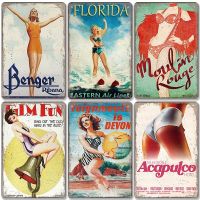 Vintage Pin Up Girls Summer Holiday ป้ายโลหะดีบุกตกแต่งผนังที่สมบูรณ์แบบสำหรับท่องคลับบาร์ผับหรือที่บ้าน