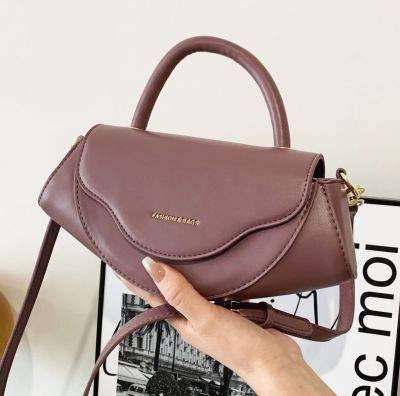 High quality female small bag in the summer of 2022 the new tide fashion joker inclined shoulder bag ins hand the bill of lading shoulder little bread