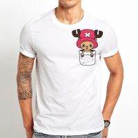 เสื้อยืดโอเวอร์ไซส์เสื้อยืดลําลอง ผ้าฝ้าย แขนสั้น พิมพ์ลายอนิเมะโจรสลัด Chopper in pocket สีขาว สไตล์ญี่ปุ่น เหมาะกับฤดู  NUZ1