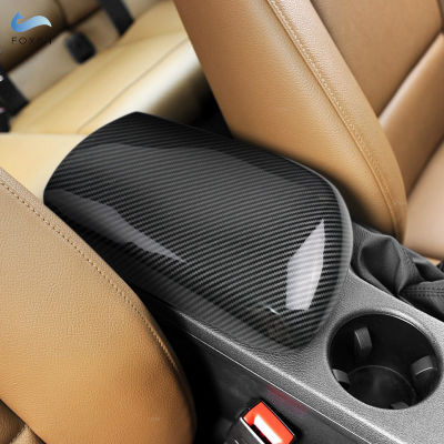 LHD ABS คาร์บอนไฟเบอร์รูปแบบอุปกรณ์เสริมในรถยนต์คอนโซลกลางฝาที่เท้าแขนกล่องครอบตัดสำหรับ BMW X1 E84 2009 - 2012 2013 2014 2015