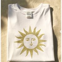 ขายร้อน สตรีทแฟชั่น เสื้อยืดสีขาวสกรีนลายพระอาทิตย์ Sunny T-shirt #T-shirt  #เสื้อยืดสีขาว #เสื้อยืดพระอาทิตย์คอกลม เสื้อยืดคอกลมผ้าฝ้าย เสื้อยืดผ้าฝ้ายแท้