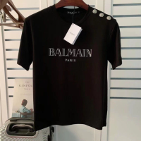 แบรนด์ Balmain เสื้อยืดแขนสั้นพิมพ์ลายสีทึบแฟชั่นหัวเข็มขัดสีทองไหล่ปิดทองตัวอักษรผ้าฝ้ายเสื้อยืดแบบหลวมคู่รัก2023ใหม่