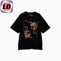 LD DAVIE JONES เสื้อยืดโอเวอร์ไซส์ พิมพ์ลาย สีดำ Graphic Print Oversized T-Shirt in black TB0292BK