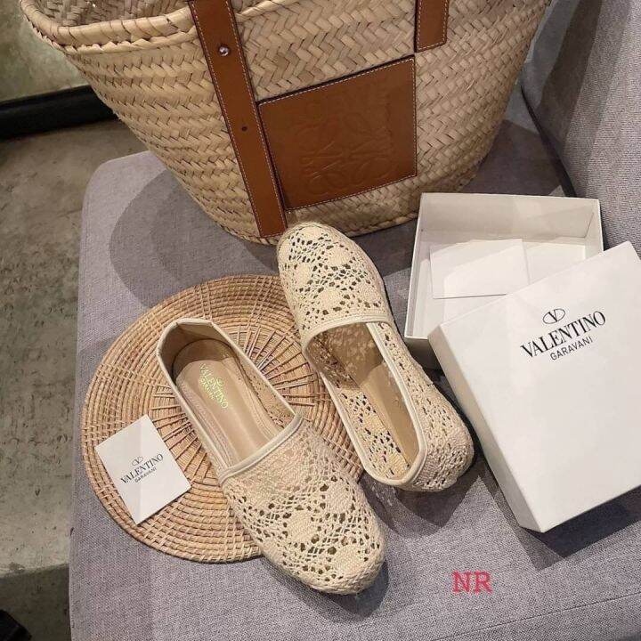 รองเท้าแตะแฟชั่น-พร้อมส่ง-size-36-40-eu-ครีม-รองเท้าแตะแฟชั่นผู้หญิง-รองเท้าสลิปออนแบบสวม-นุ่ม-งานสวย-ตรงปก100-ลายลูกไม้นิ่มเท้า