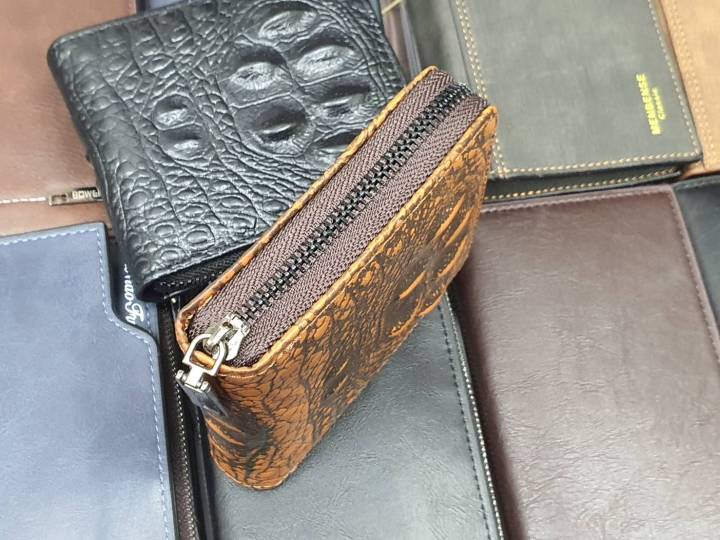 กระเป๋าสตางค์-กระเป๋าผู้ชาย-ลายหนังจรเข้-ส่วนหลัง-crocodile-wallet-bag-ส่งไวจากไทย
