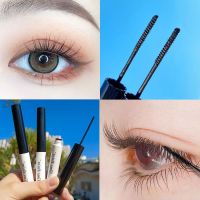 มาสคาร่าไฟเบอร์ กันน้ำ สีดำทำให้ขนตาหนาและยาวขึ้นBlack waterproof fiber mascara makes the eyelashes thicker and longer.