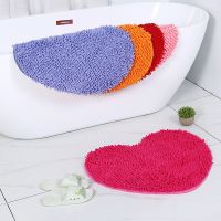 40x50cm Heart-shaped Floor Mats Bathroom Door Pad Bathtub Absorbent Mats Wedding Carpets Non-slip Toilet Mat Bathroom Rug