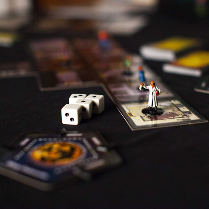เกมกระดาน-การทรยศต่อที่บ้านบนเนินเขาปาร์ตี้เกมการ์ดเกมเวอร์ชันภาษาอังกฤษ