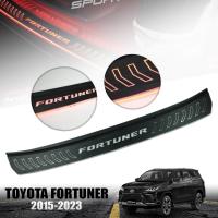 กันรอยท้ายรถยนต์  กันรอยกันชนท้าย มีไฟLED สำหรับ รุ่น โตโยต้า ฟอร์จูนเนอร์ TOYOTA FORTUNER ปี 2015 - 2023