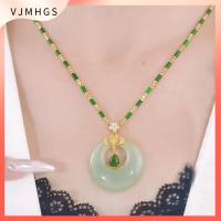 VJMHGS หินธรรมชาติหิน สร้อยคอคริสตัลสร้อยคอ สีเขียวอ่อน โลหะผสมอัลลอยด์ สร้อยคอนำโชค ของขวัญที่สร้างสรรค์ อุปกรณ์เสริมสร้อยคอ จี้สร้อยคอ ผู้หญิงผู้ชาย