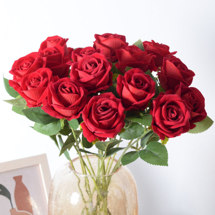 ดอกกุหลาบปลอมของตกแต่งงานแต่งงานในบ้านวันวาเลนไทน์เดียวผ้ากำมะหยี่สีแดงกุหลาบ