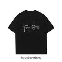 Freenbecky ของแท้ เสื้อยืด เปิดไหล่ สไตล์อเมริกัน เรียบง่าย สีดํา สีขาว 2023 dje