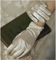 ۞❧✴ Ding Yaoda White Satin Wedding Dress Gloves Short Elegant Petals Pearl Bow Mesh Bridal Gloves