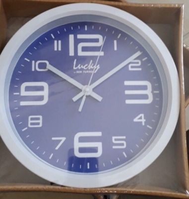 นาฬิกาติดผนัง Lucky รหัส S44 ขอบขาว หน้าคละสี นาฬิกาแขวน 10 นิ้วแบบเดิมกระตุก ตัวเลขใหญ่ ดูเวลาได้ชัดเจน