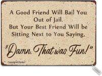 เพื่อนที่ดีจะประกันตัวคุณออกจากคุกแต่เพื่อนรักของคุณจะนั่งอยู่ข้างๆคุณพูดอะไรบ้าๆนั่นคือความสนุกสัญลักษณ์โปสเตอร์โลหะดูย้อนยุคนิ้วสำหรับเครื่องตกแต่งฝาผนังคำพูดที่สร้างแรงบันดาลใจในบ้าน