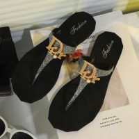 Hot sell Glitter Flip Flops Slippers Women Summer 2023 Fashion Outdoor Rhinestone Chain Wedge Beach Slippers womens Hawaiian Flat Sandal