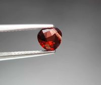 โกเมน  (Garnet) " หินแห่งชัยชนะ "  น้ำหนัก 1.19 ct. ขนาด 5.8*3.1*5.8 mm. พลอยแท้ 100% เนื้อดี ราคาถูก