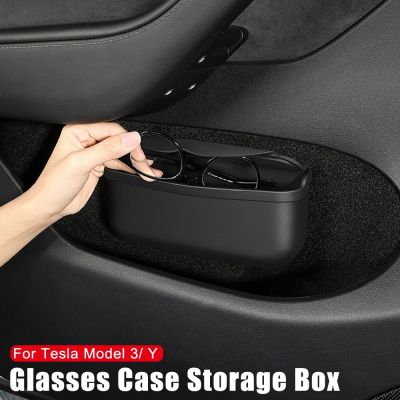 ◄☌▧ Car Storage Box Sticky Case Glasses Sunglasses Holder Garbage Trash Bin Door Seat Dash Board Accessories For Tesla Model 3 Y