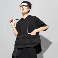 [EAM] Women Black Back Long Irregular Big Size Pocket T-shirt New Hooded Half Sleeve Fashion Tide Spring Summer 2022 1DE0224