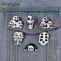 Pinhabit Death Skull Enamel Pins Custom สีดำโครงกระดูกเข็มกลัด Lapel ป้าย Gothic Punk Hip-Hop เครื่องประดับของขวัญสำหรับเพื่อน