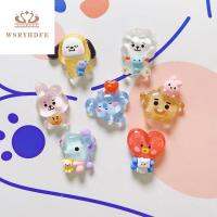 WSRYHDFE คาวาอิ กิ๊บหนีบผม โปร่งใสโปร่งใส อุปกรณ์เรซิ่น DIY B-T-S เคป๊อปสตาร์ ดีคอลสติ๊กเกอร์ สติกเกอร์ตกแต่งลาย เครื่องประดับอัญมณีอัญมณี แพทช์เปลือกโทรศัพท์มือถือ สติกเกอร์ติดตู้เย็น แพทช์ตุ๊กตา DIY กระเป๋าวัสดุ DIY