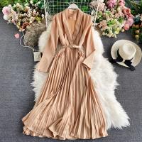 Women light mature temperament suit collar dress French new fall fashion V-neck elegant long lace-up waist thin pleated long dress