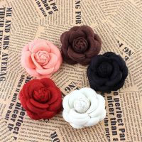 {LJYSA} ผ้าทำด้วยมือ Camellia ดอกไม้เข็มกลัด Pin Badge Unisex งานแต่งงานเครื่องแต่งกายเครื่องประดับเสื้อผ้าอุปกรณ์เสริมเข็มกลัดขนาดใหญ่สำหรับผู้หญิง