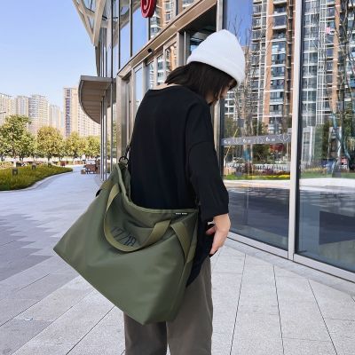 2023 New Large Capacity Shoulder Hand Bag Casual And Lightweight Crossbody Big Bag Neutral Trendy Cool Travel Fitness Bag Women 2023