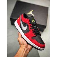 Air- J0rdan 1ต่ำ J1 Black Red รองเท้าบาสเก็ตบอลสำหรับผู้ชายรองเท้าผ้าใบสำหรับผู้หญิงรองเท้าคู่35-46