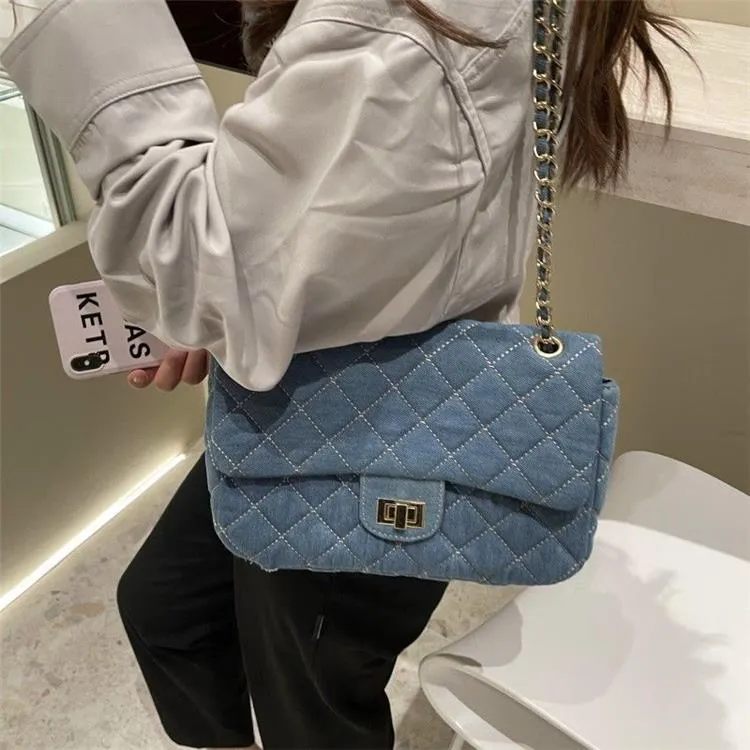 QWZNDZGR Leisure Rhombus Shoulder Bag For Women's 2022 Winter New Fashion  Simple Small Design Cylinder Bag Simple Messenger Bag 