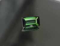 พลอย กรีน ทัวร์มาลีน (Green Tourmaline) รูปทรงสี่เหลี่ยม น้ำหนัก 1.43 ct. ขนาด 5.1x9.4 mm. พลอยแท้ ราคาดี