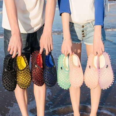 【Hot Sale】 Breathable hole shoes men and women summer non-slip lightweight birds nest sandals slippers speed interference water couples vacation beach