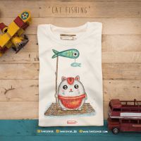 Fisher Cat T-shirt เสื้อยืดแมวนักตกปลา สีออฟไวท์S-5XL