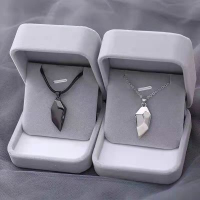 Magnetic Necklaces Couples