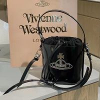 TOP Vivienne Westwood กระเป๋าหนัง สะพายข้าง ทรงบักเก็ต กระเป๋าสะพายสตรี /กระเป๋าสะพาย สายโซ่คลัตช์ กระเป๋าถัง