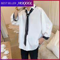 MOQOOL เสื้อเชิ้ตแขน9/4สีขาวล้วนแบบผูก,ฉบับภาษาเกาหลีทรงหลวมของผู้ชายทันสมัยและใช้งานได้หลากหลายสไตล์มหาลัยเชิ้ตคู่รักหล่อสำหรับนักเรียน