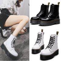 ✠ DR.MARTENS ดร. นิวอิงแลนด์ รองเท้าบูทมาร์ติน หนังวัวแท้ ส้นหนา 8 รู แต่งซิปด้านข้าง สไตล์นักธุรกิจ สําหรับผู้ชาย และผู้หญิง