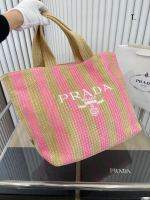 รูปแบบใหม่สานหญ้าเดิม ˉPRADA ฤดูร้อนเย็บปักถักร้อยถุงช้อปปิ้งกระเป๋าสะพายกระเป๋าหิ้วสําหรับผู้หญิง 1: 1 ที่มีคุณภาพสูงหรูหราผู้หญิงกระเป๋าผู้หญิงกระเป๋า