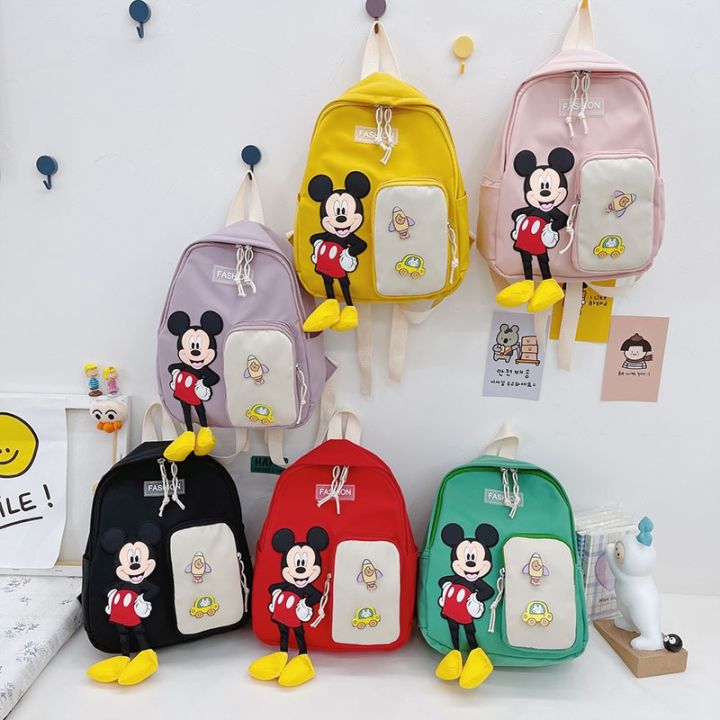 Ba Lô Chuột Mickey: Hãy cùng xem bức ảnh về ba lô Chuột Mickey này để cảm nhận sự đáng yêu và dễ thương của nhân vật hoạt hình lừng danh này nhé! Không chỉ để đựng những vật dụng cần thiết, đây còn là món phụ kiện thời trang siêu xinh đẹp cho những tín đồ yêu chuột Mickey đấy!