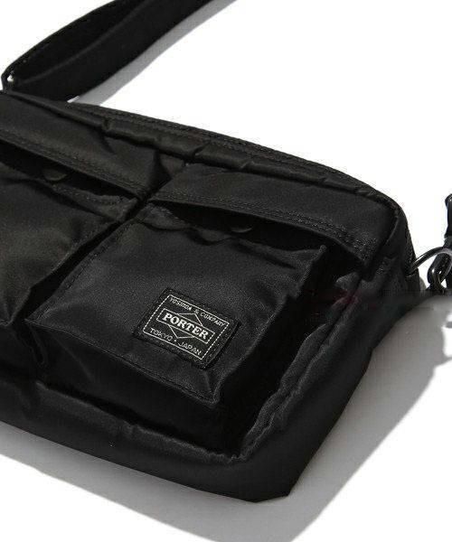 กระเป๋า-porter-x-peanuts-joe-porter-ทรงสะพายข้าง-งานญี่ปุ่น-เป็นผ้าร่มสะท้อนน้ำได้-ด้านในผ้าพิมพ์ลาย-กระเป๋าสะพายข้าง-กระเป๋าสะพายแฟชั่น-ใบใหญ่-ขนาด-23x15x3-cm
