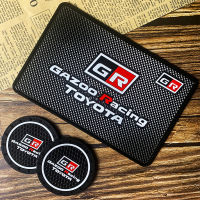 GR GAZOO RacingAuto แผ่นยางกันลื่นที่แผงหน้าปัดรถยนต์แผ่นถ้วยน้ำรถแข่งแผ่นกันเสื่อกันลื่นอุปกรณ์คุณภาพสูง