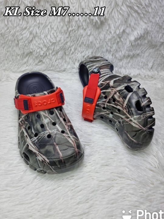 crocs-2023-รูปแบบใหม่-camo-ชายหาดรองเท้าพักผ่อนกลางแจ้งชายหาดรองเท้าแตะรองเท้าแตะ