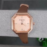 Square Light Luxury Watch บุคลิกภาพสุภาพสตรีแบบสบาย ๆ นาฬิกาควอตซ์แฟชั่นเทรนด์นักเรียน นาฬิกาแฟชั่นเรียบง่ายสำหรับผู้หญิง