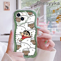 เคส Chenyyyka สำหรับ iPhone 14 Pro Max 14 Plus 13 Pro Max 13เคสขนาดเล็กลายการ์ตูน Crayon Shin-Chan ขอบคลื่นใสเนื้อครีมเคสมือถือซิลิโคนนิ่มกันกระแทกป้องกันเลนส์กล้องเคสใส