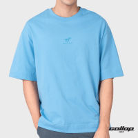 GALLOP : Mens Wear เสื้อ OVER SIZE T-Shirt พิมพ์ลาย Graphic รุ่น ตัดต่อหลัง GT9136 สี Sky Blue - ฟ้า