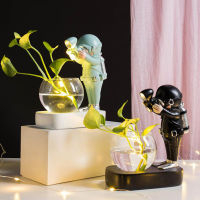 Love HomeNordic Personality Astronaut Hydroponic Succulent Plant Vase Geometry Plant Glass Vase Transparent Flower Inserter Home Decoration Flower Pot Glass Vase for Plants