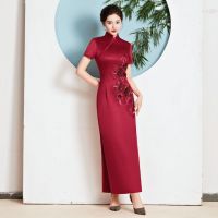 แคทวอล์ค Cheongsam Long Show Uniform 2022 ใหม่แขนสั้นบรรยากาศสูงแม่ Cheongsam บวกขนาดแสดง Cheongsam